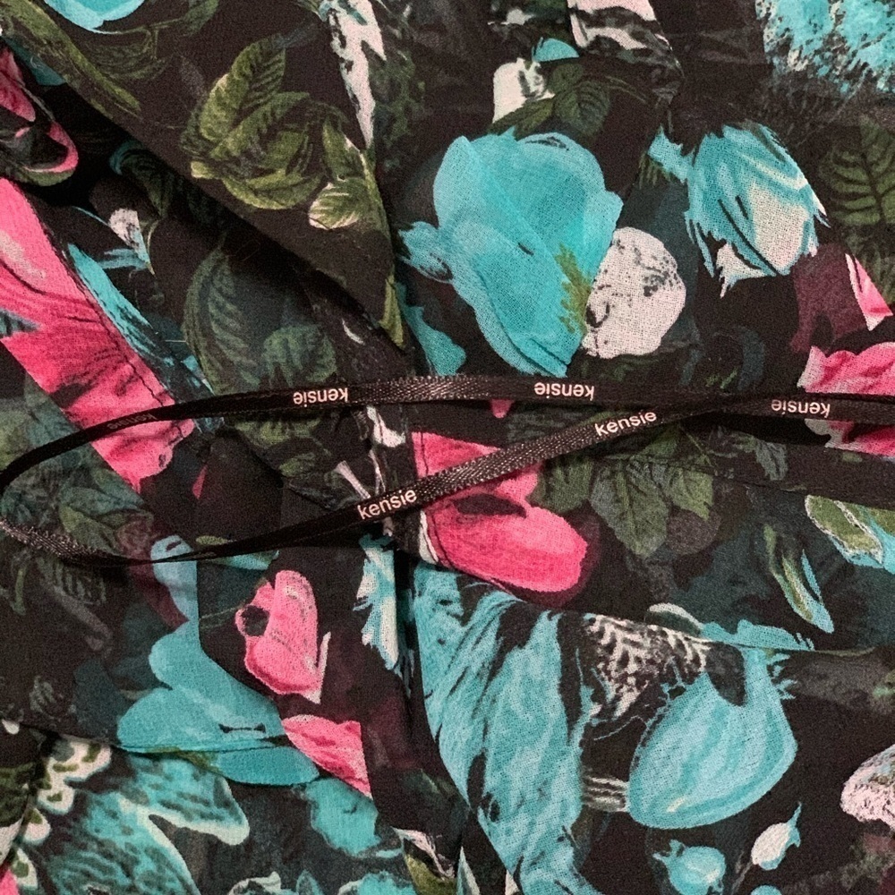 Kenzie sheer black floral top 🌵 4/$25 - Picture 3 of 4